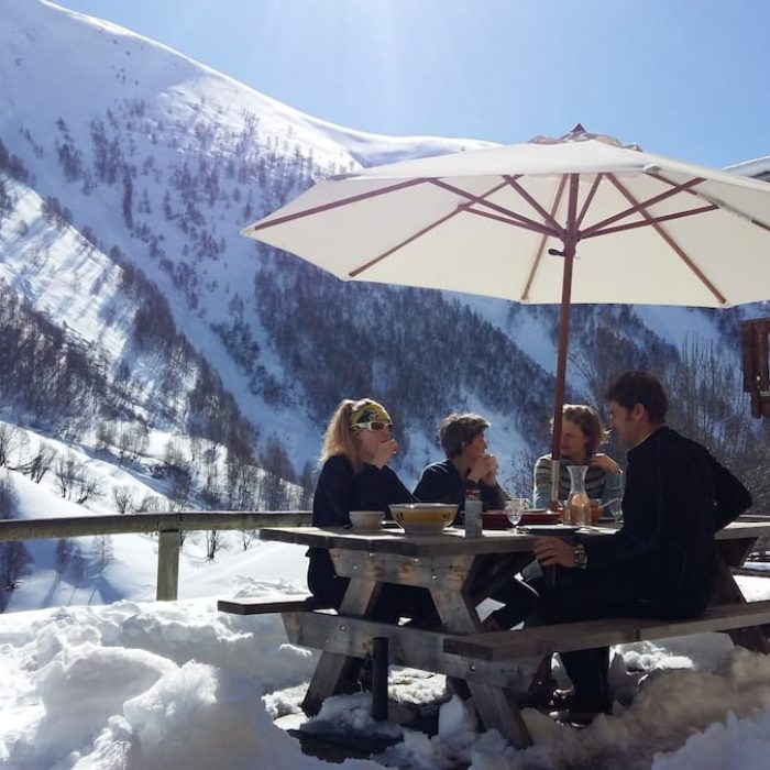 terrasse de la maison des grands champs, gite de montagne, besse en oisans, locmontagnes